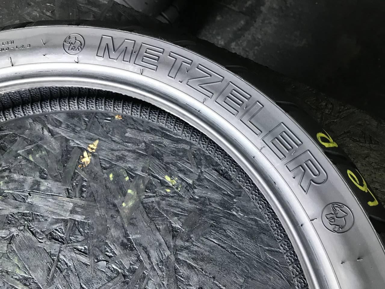 110/80 R19 Metzeler Tourance Front