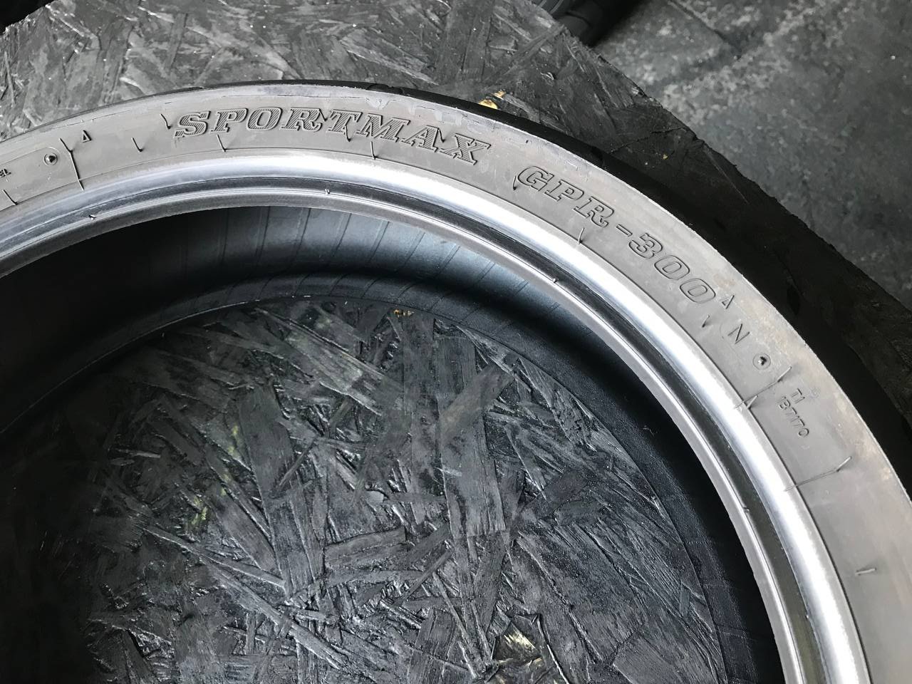 150/60 R17 Dunlop Sportmax GPR 300