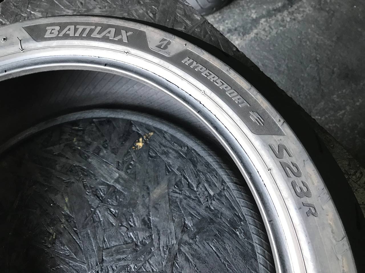 180/55 R17 Bridgestone Battlax Hypersport S23R