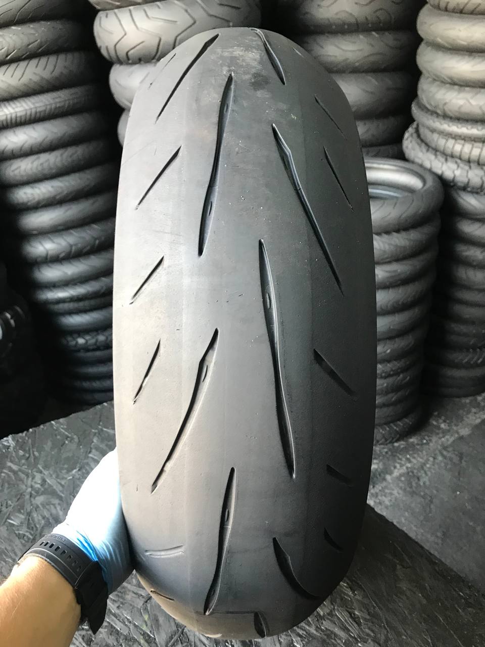 180/55 R17 Bridgestone Battlax Hypersport S23R