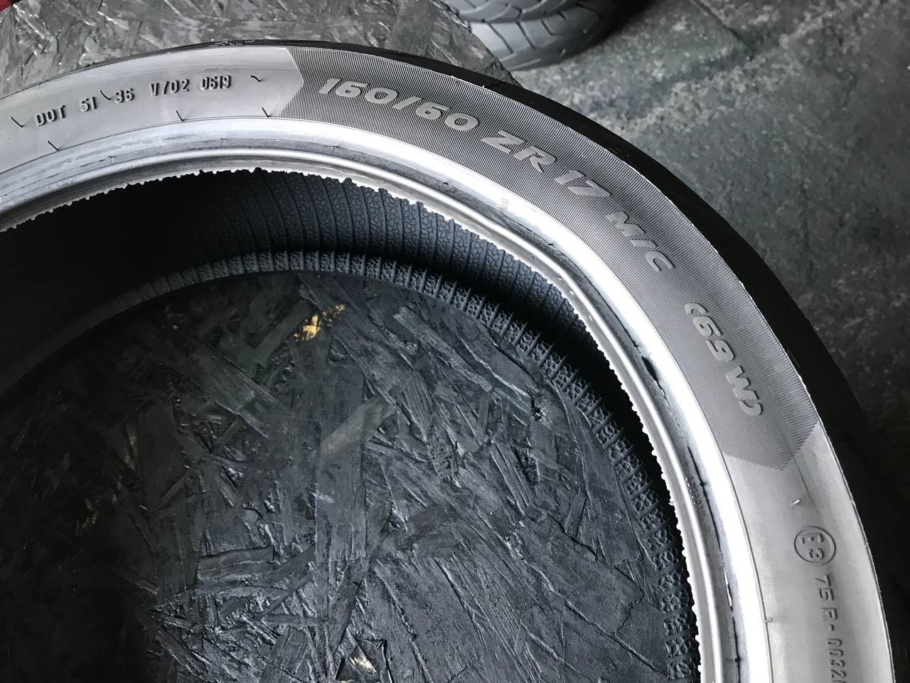 160/60 R17 Metzeler Roadtec 01