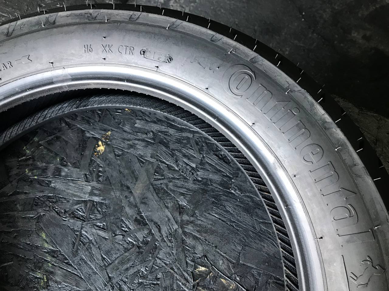 130/90 R16 Continental ContiTour