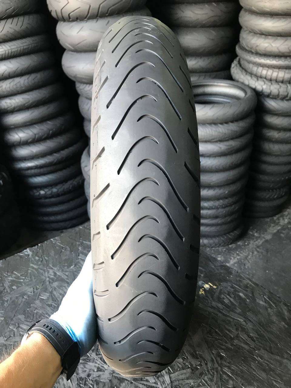120/70 R17 Metzeler Roadtec 01
