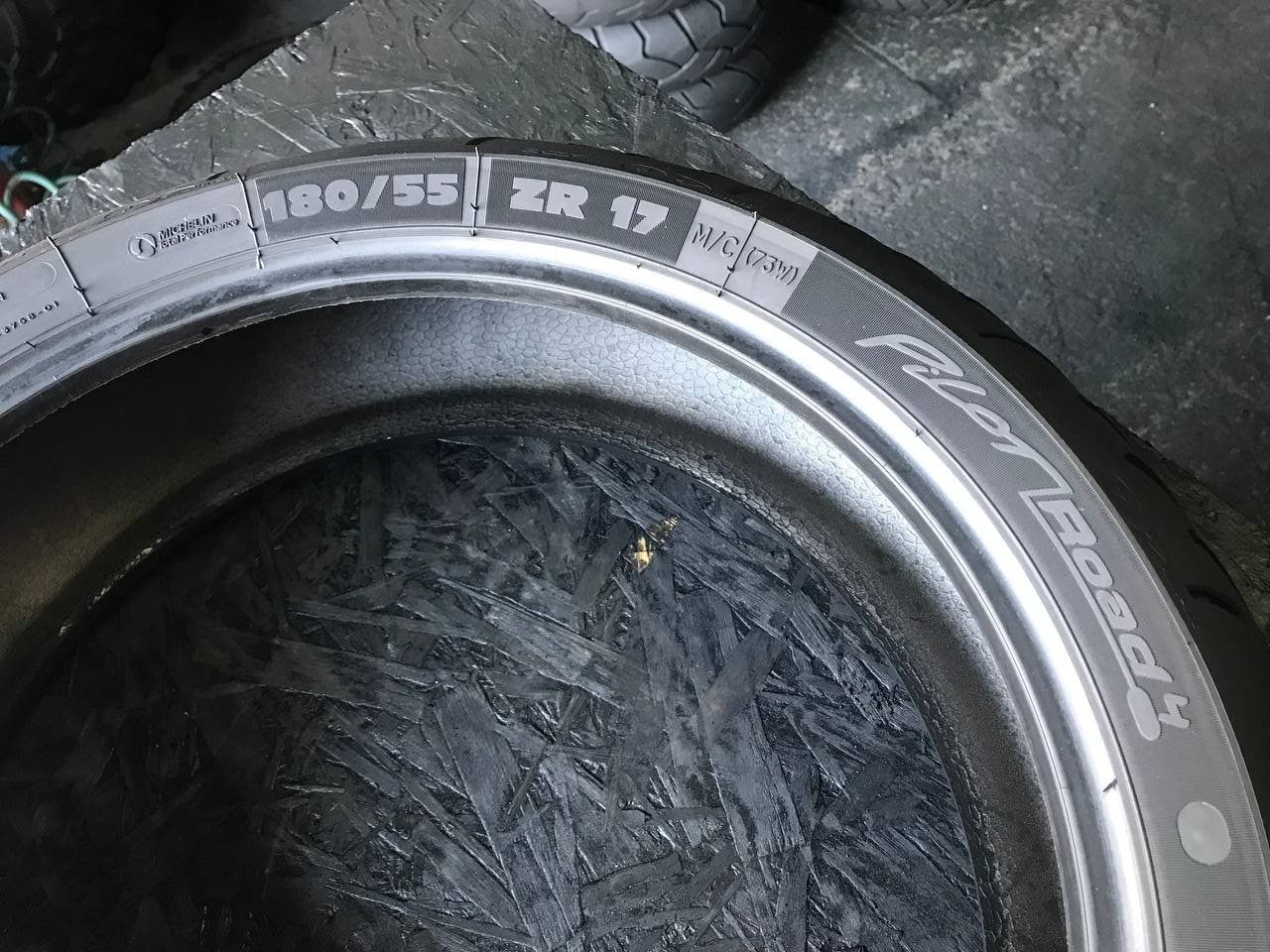 180/55 R17 Michelin Pilot Road 4