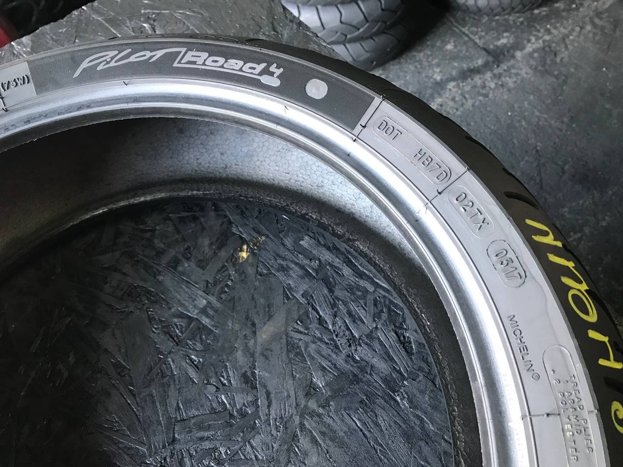 180/55 R17 Michelin Pilot Road 4