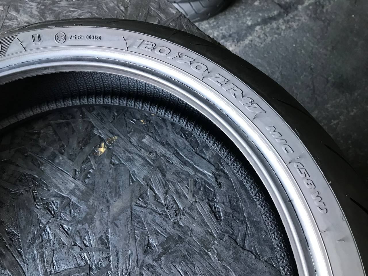 120/70 R17 Pirelli Diablo Rosso III