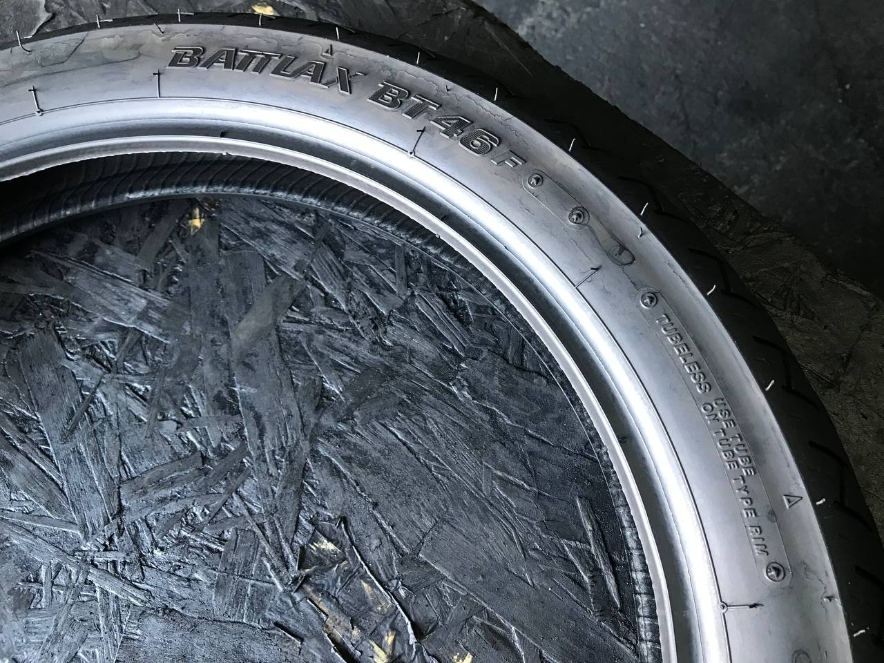 100/90 R18 Bridgestone Battlax BT46F
