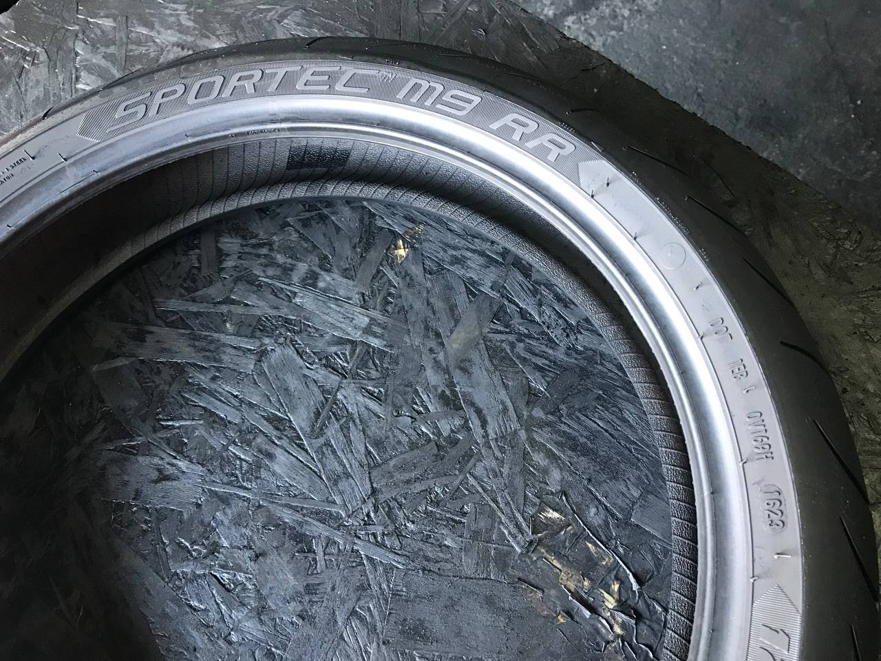 120/70 R17 Metzeler Sportec M9 RR