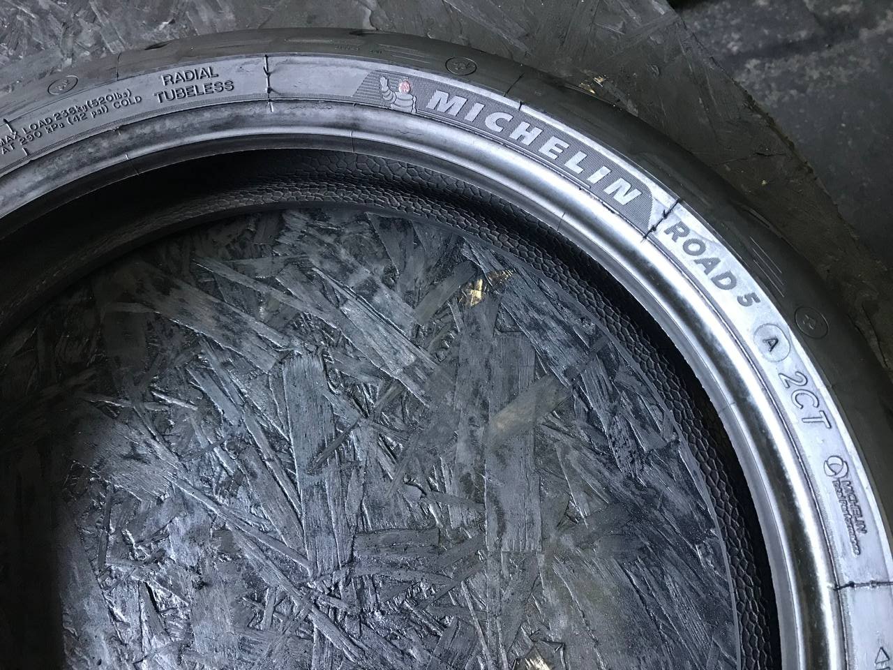 120/70 R17 Michelin Road 5