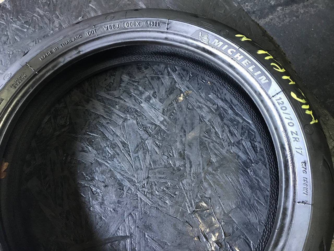 120/70 R17 Michelin Road 5