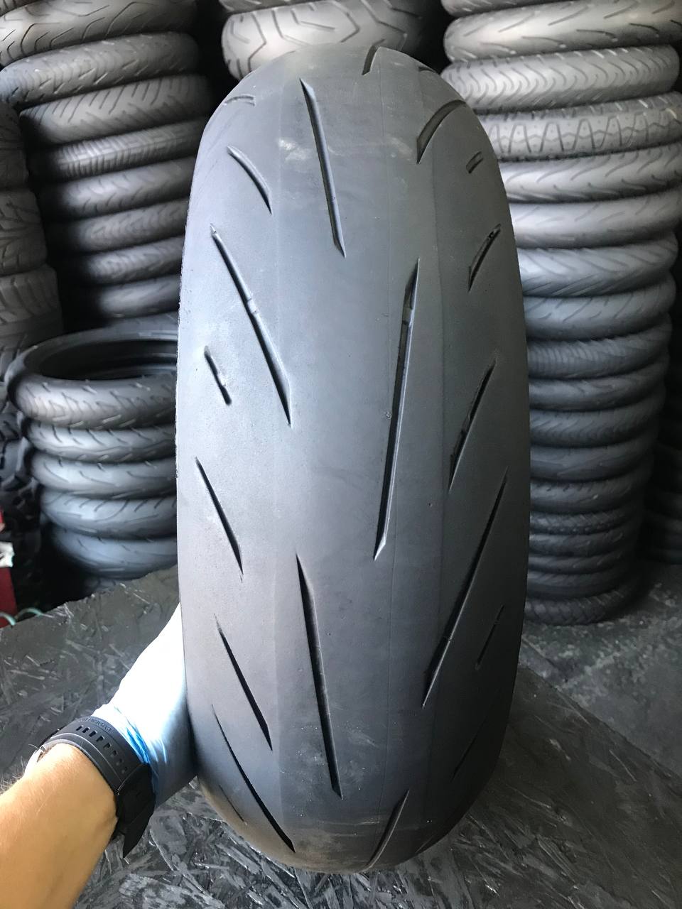 180/55 R17 Bridgestone Battlax Hypersport S22R