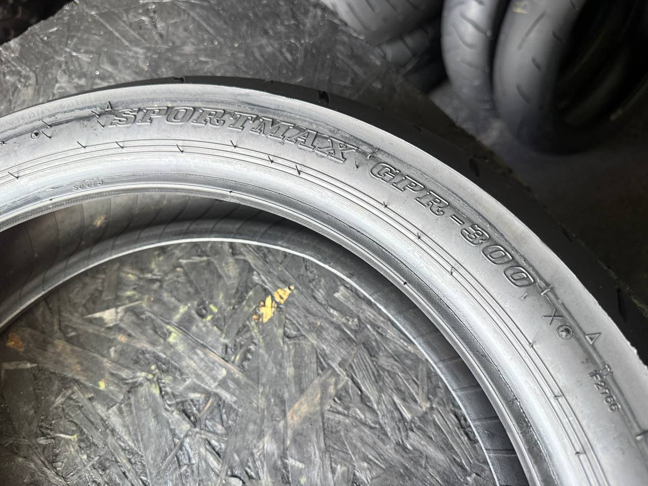 140/70 R17 Dunlop Sportmax GPR 300
