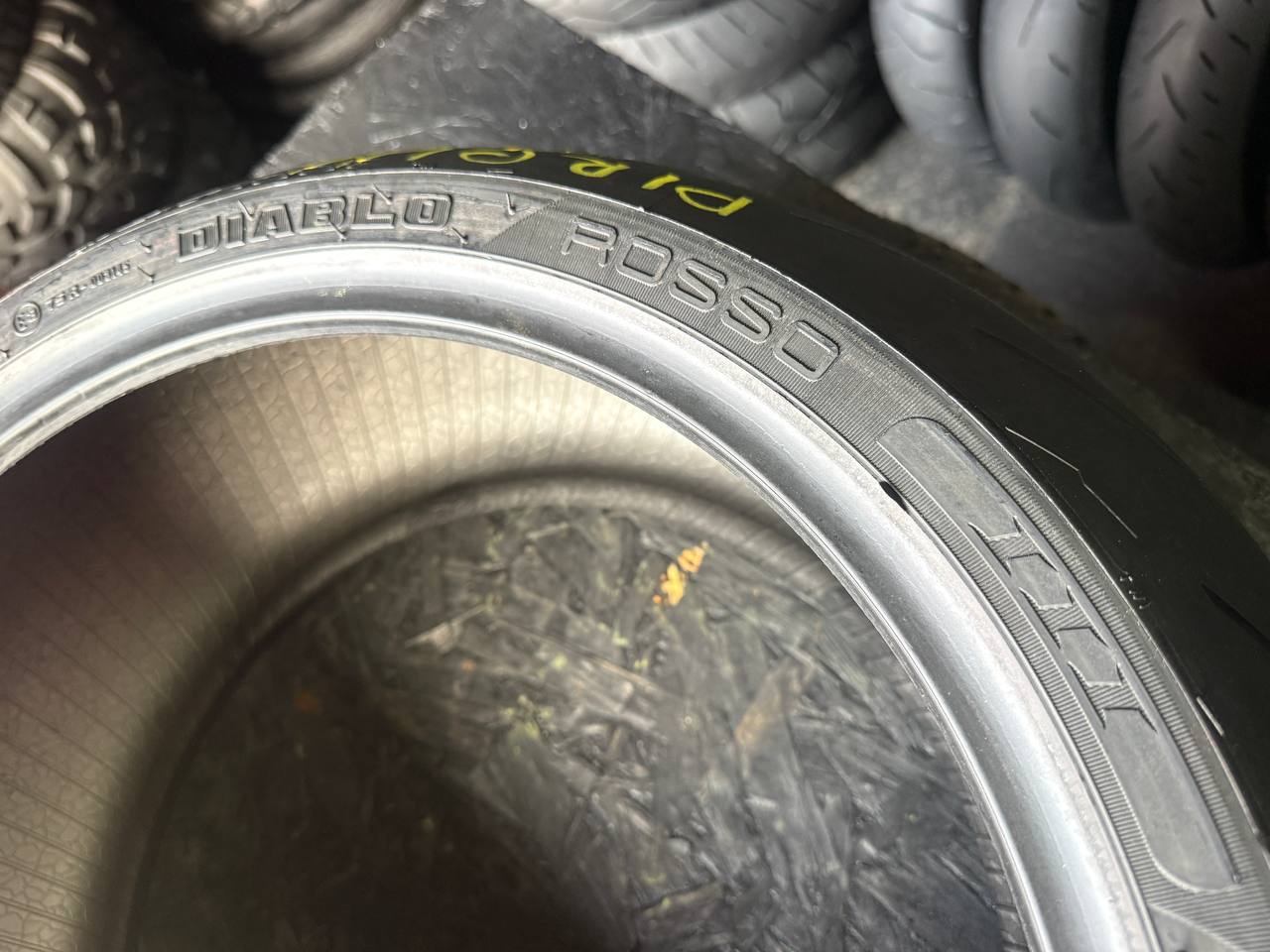 240/45 R17 Pirelli Diablo Rosso III