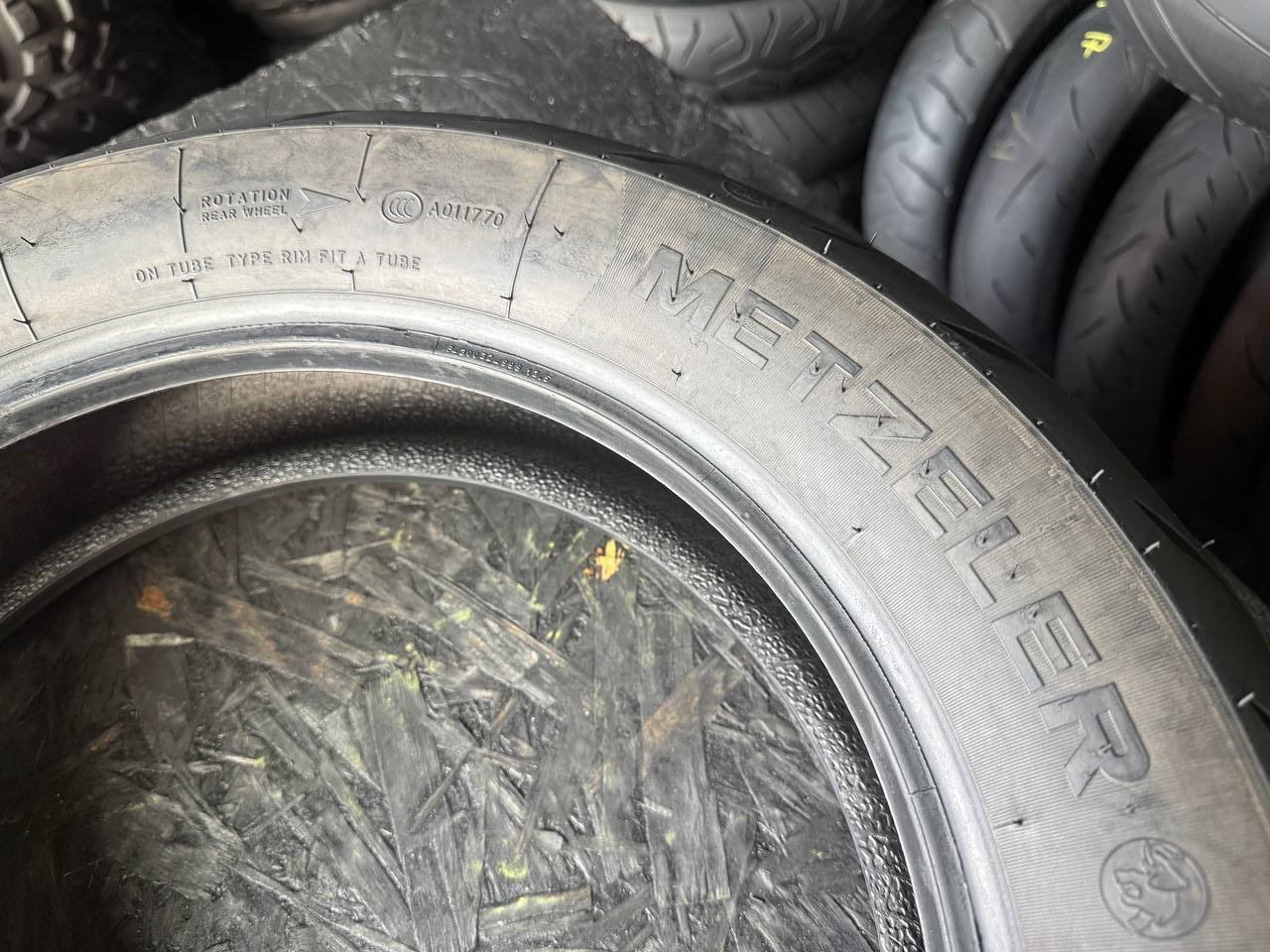 180/65 R16 Metzeler Cruisetec