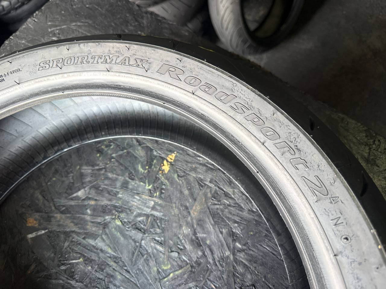 180/55 R17 Dunlop SportMax RoadSport 2