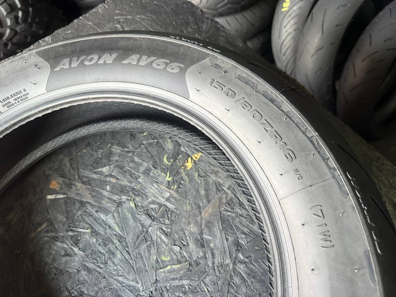 150/80 R16 Avon AV66