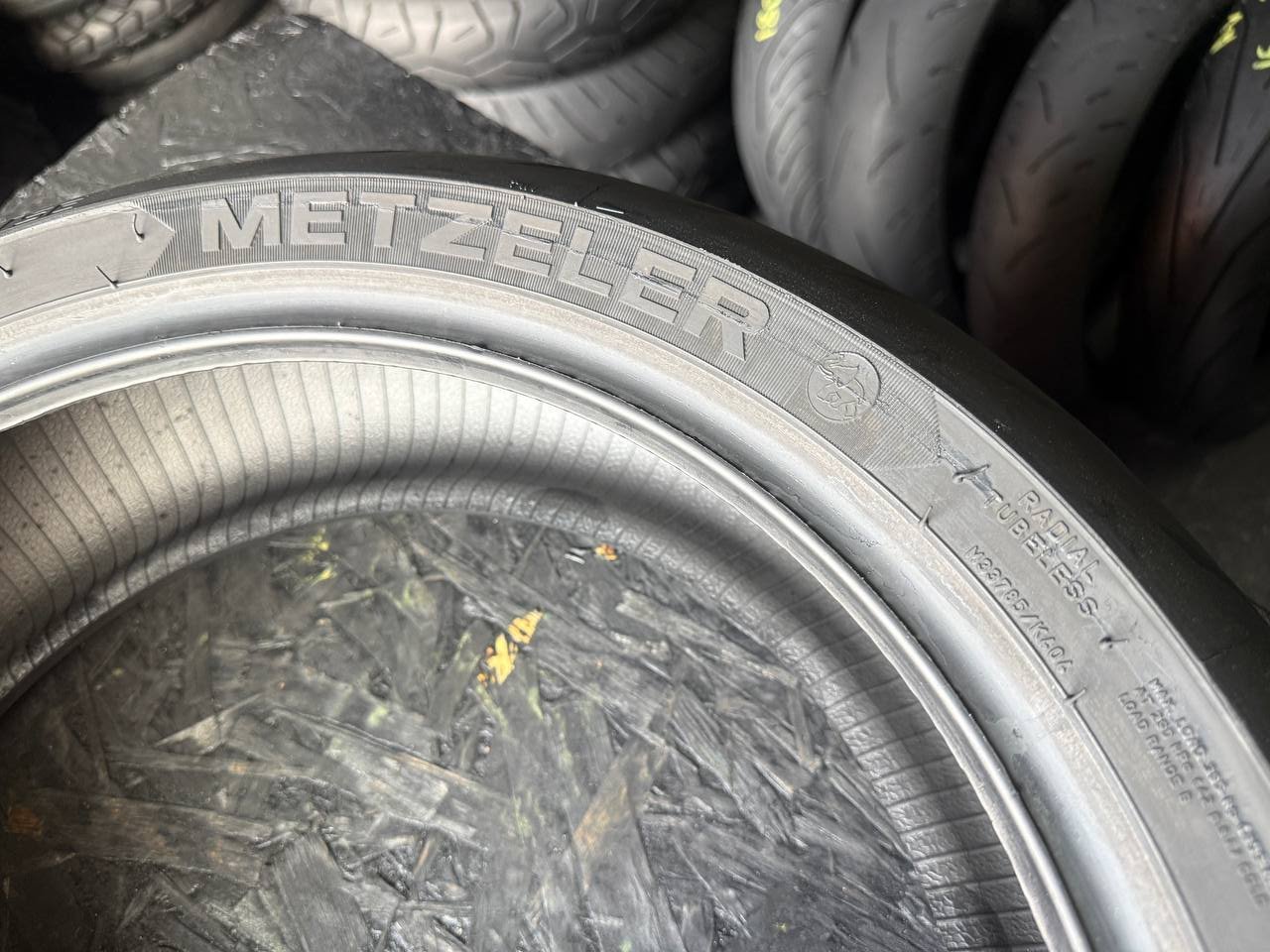 180/55 R17 Metzeler Roadtec 01 SE