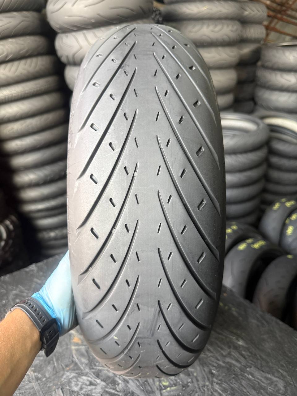 180/55 R17 Metzeler Roadtec 01 SE
