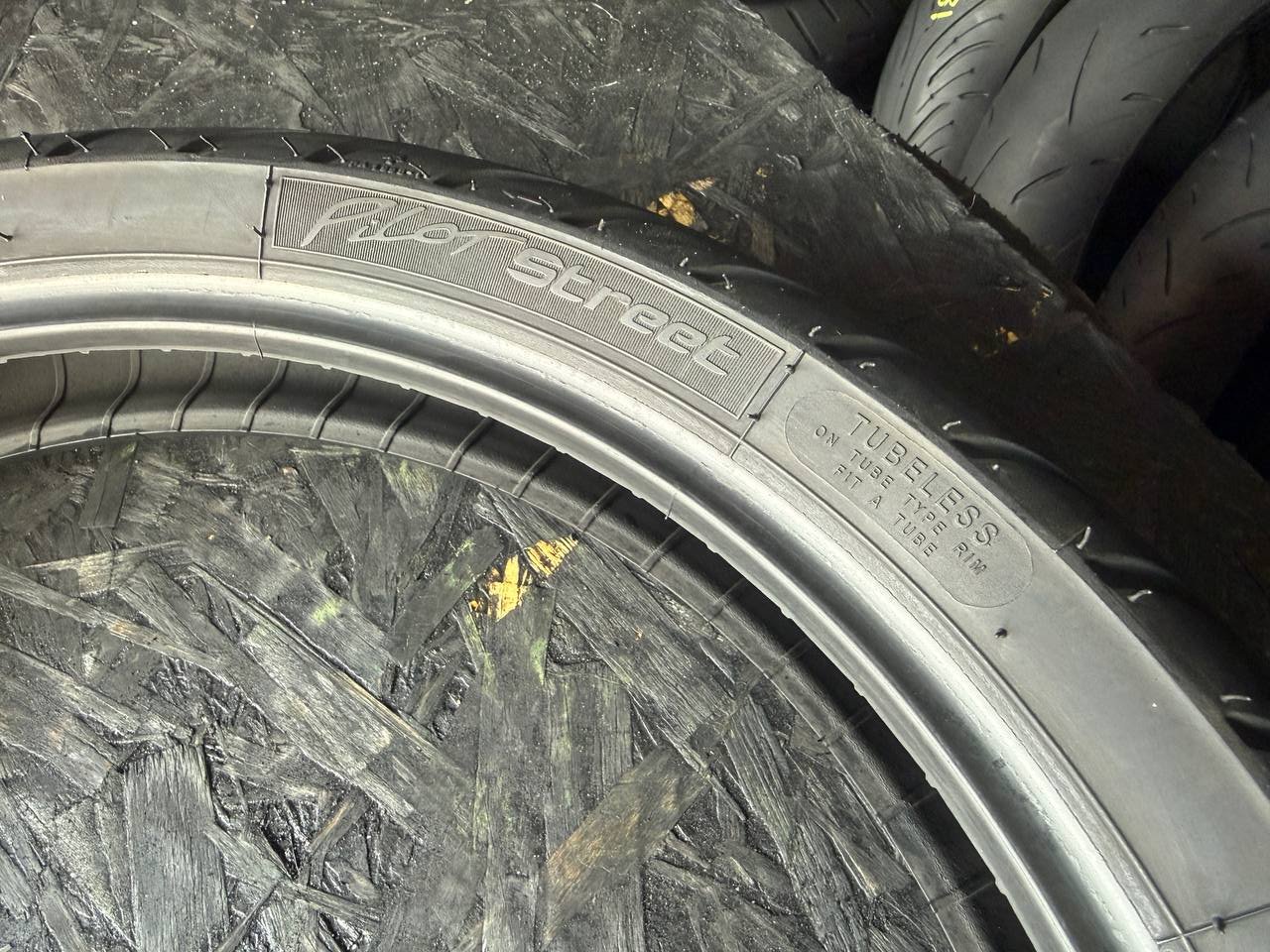 100/80 R17 Michelin Pilot Street