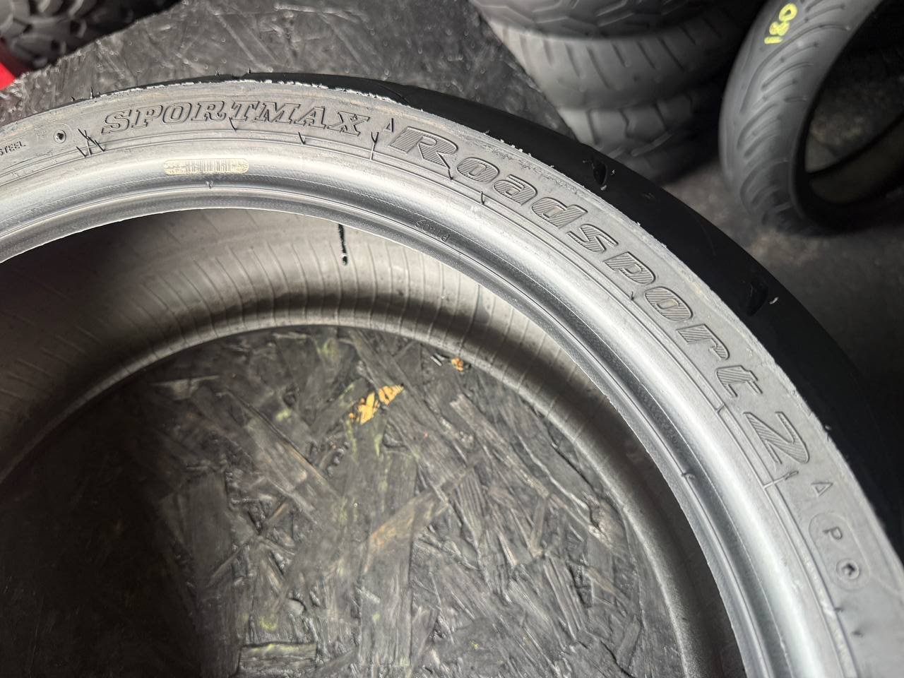 190/50 R17 Dunlop SportMax RoadSport 2