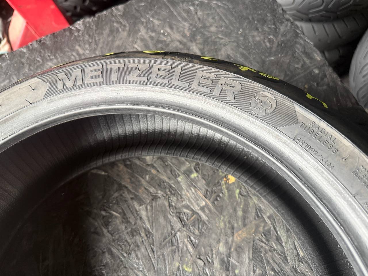 180/55 R17 Metzeler Roadtec 01