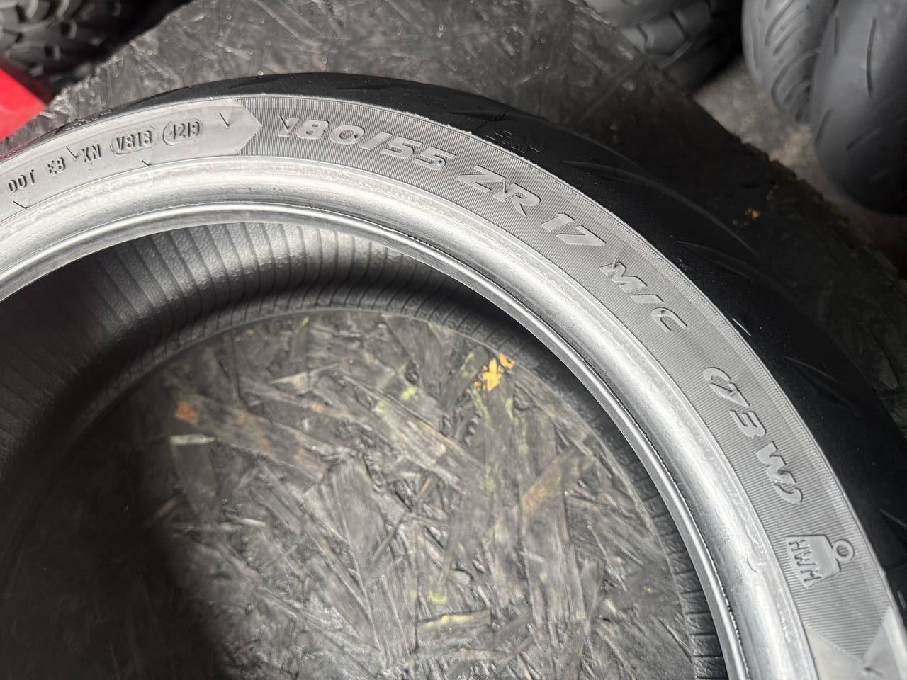 180/55 R17 Metzeler Roadtec 01