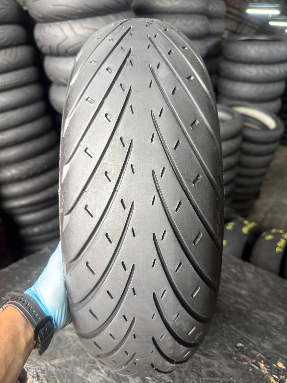 180/55 R17 Metzeler Roadtec 01
