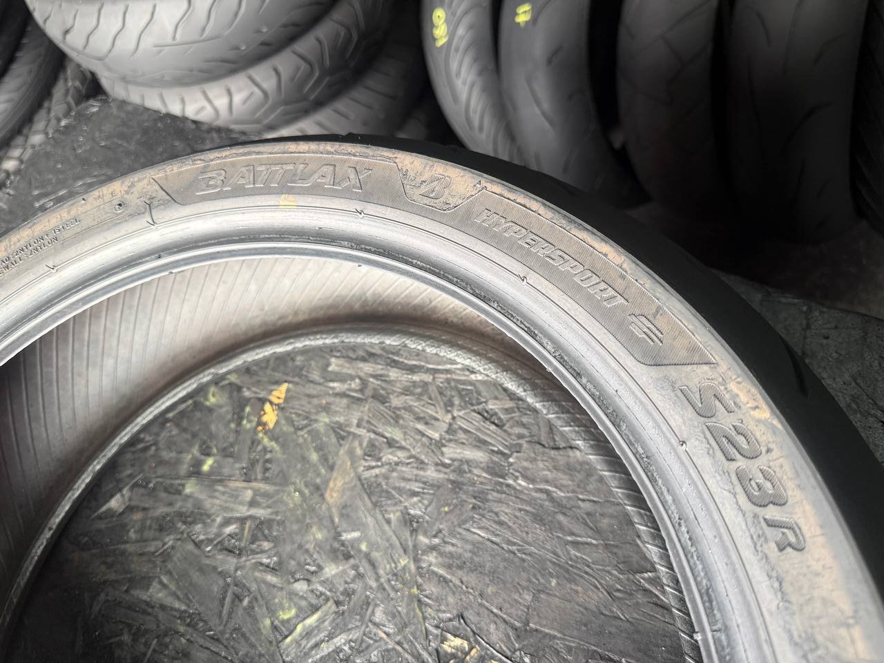 180/55 R17 Bridgestone Battlax Hypersport S23R