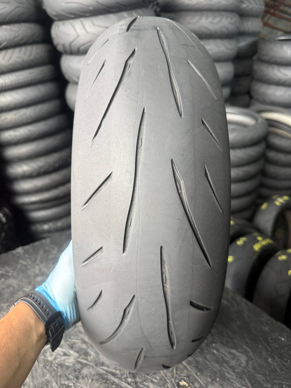180/55 R17 Bridgestone Battlax Hypersport S23R