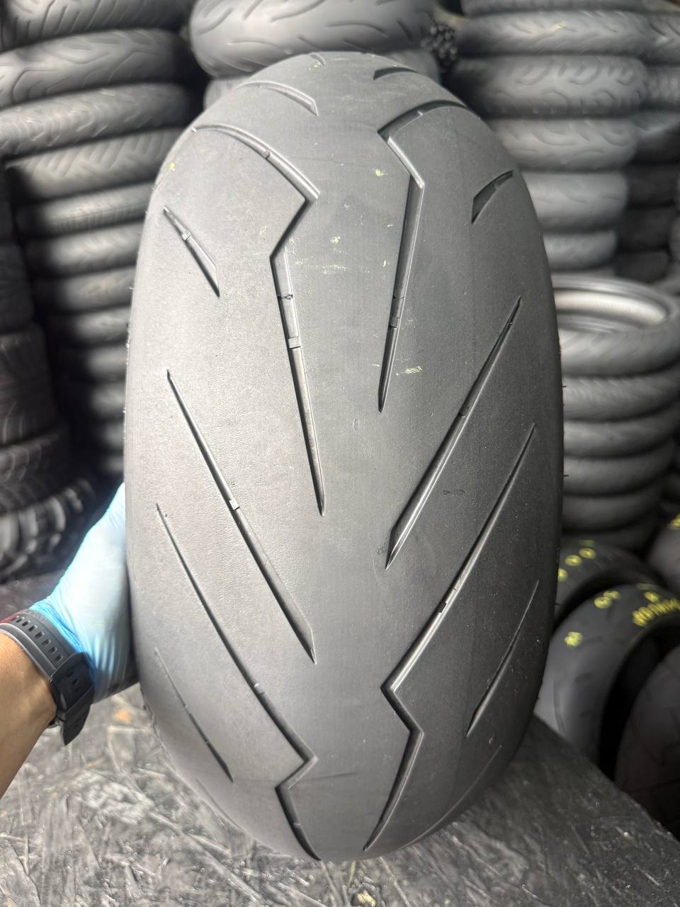 240/45 R17 Pirelli Diablo Rosso III