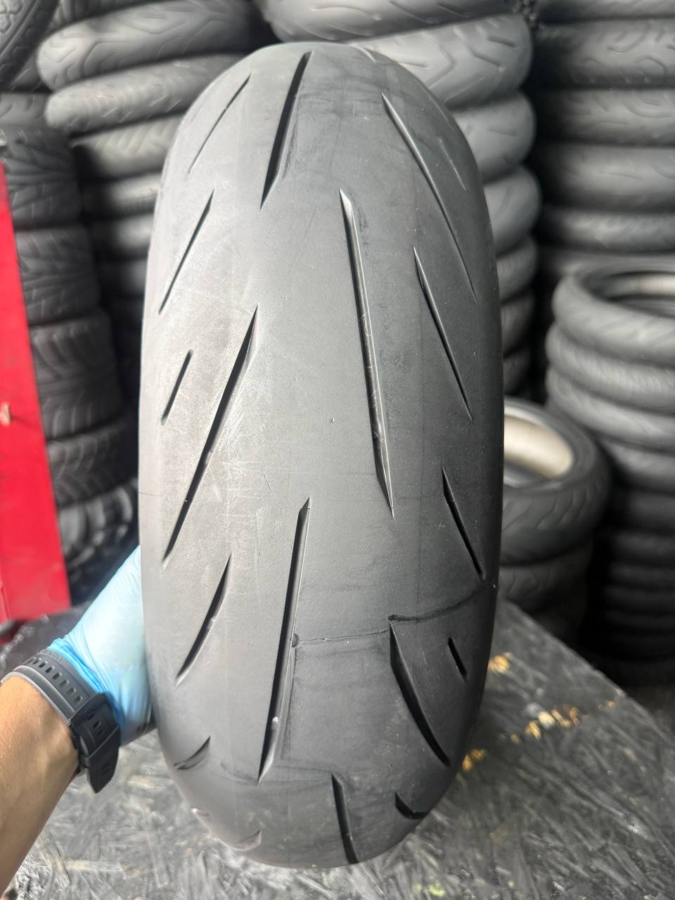 180/55 R17 Bridgestone Battlax Hypersport S22R