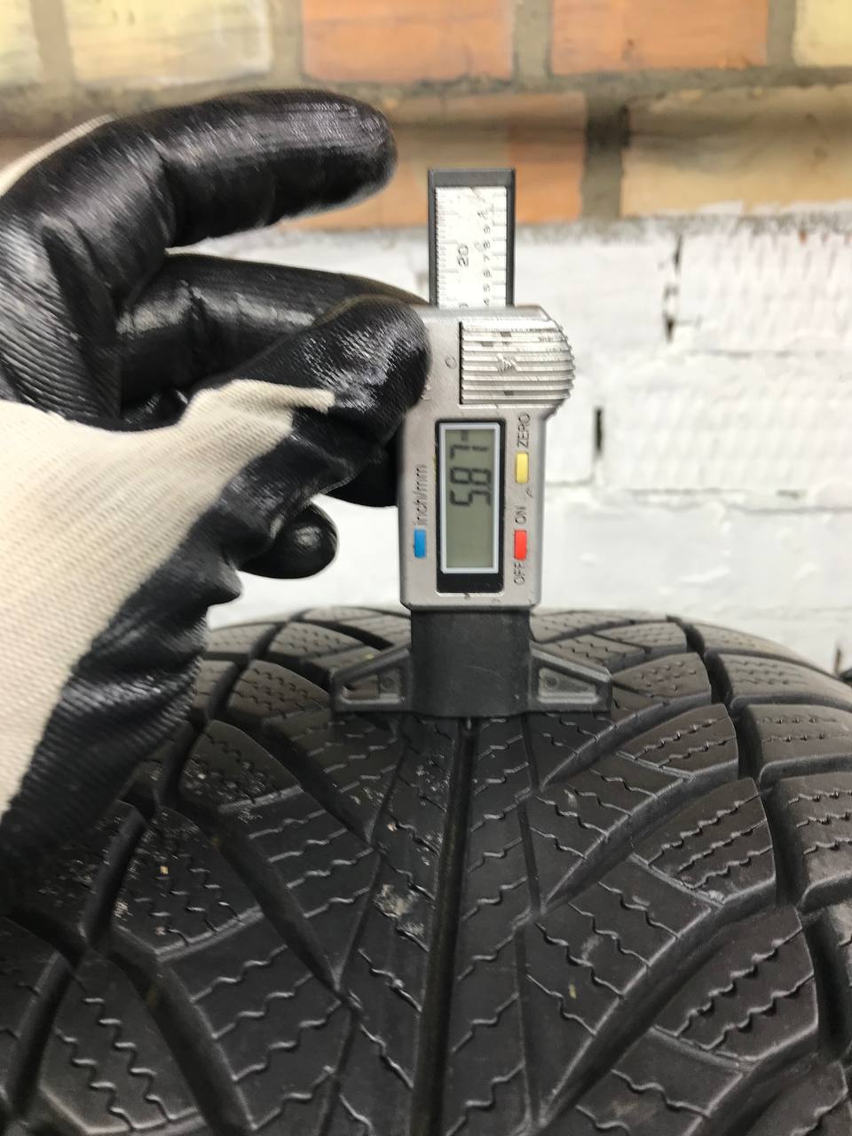 225/55 R17 Good Year Ultra Grip Performance