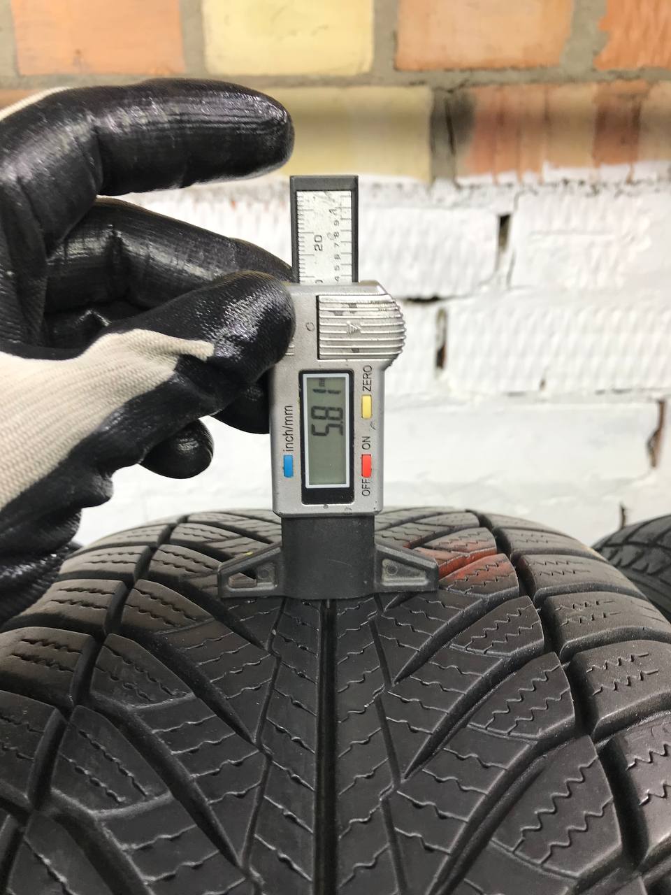 225/55 R17 Good Year Ultra Grip Performance