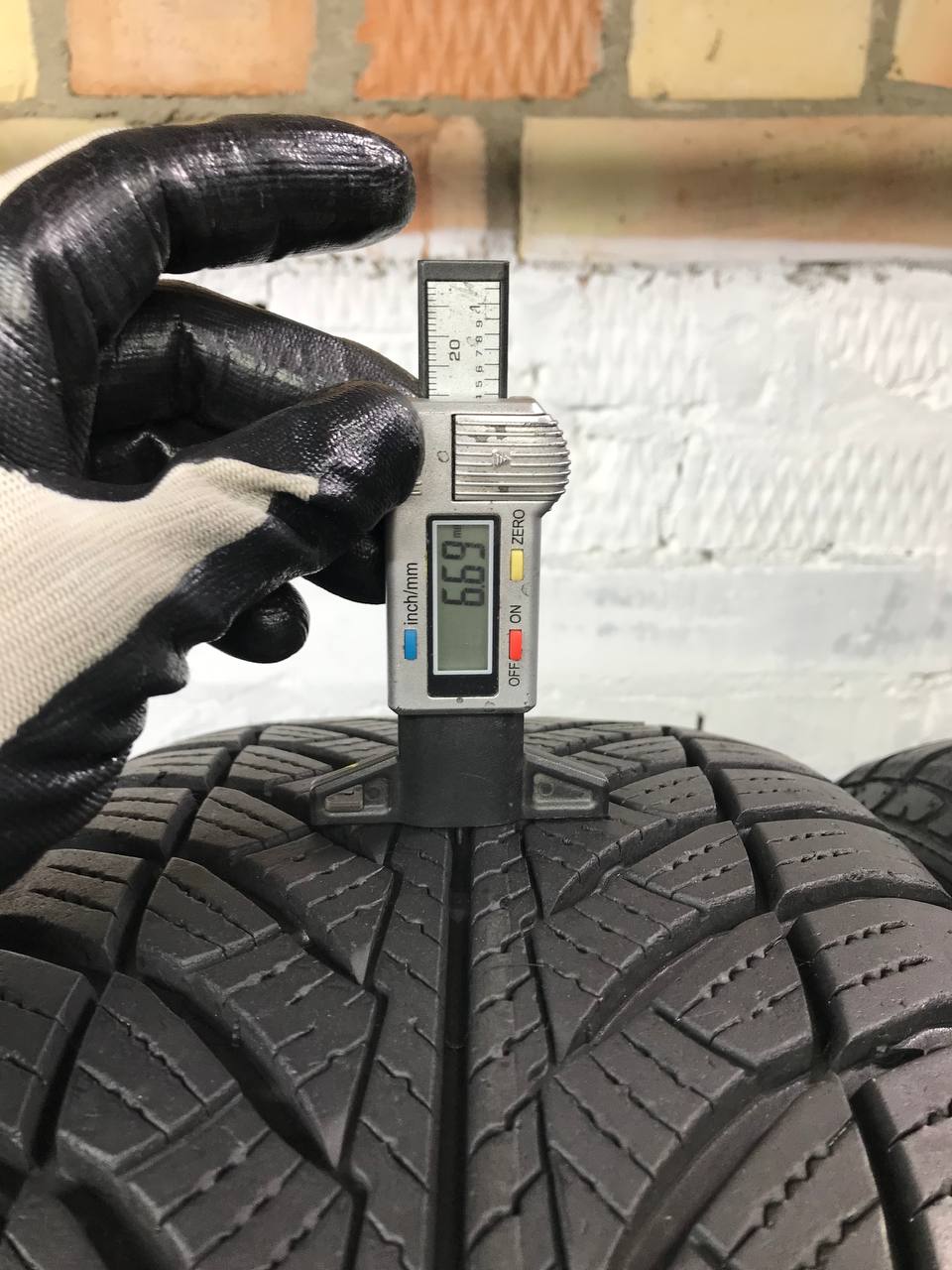 225/55 R17 Good Year Ultra Grip Performance