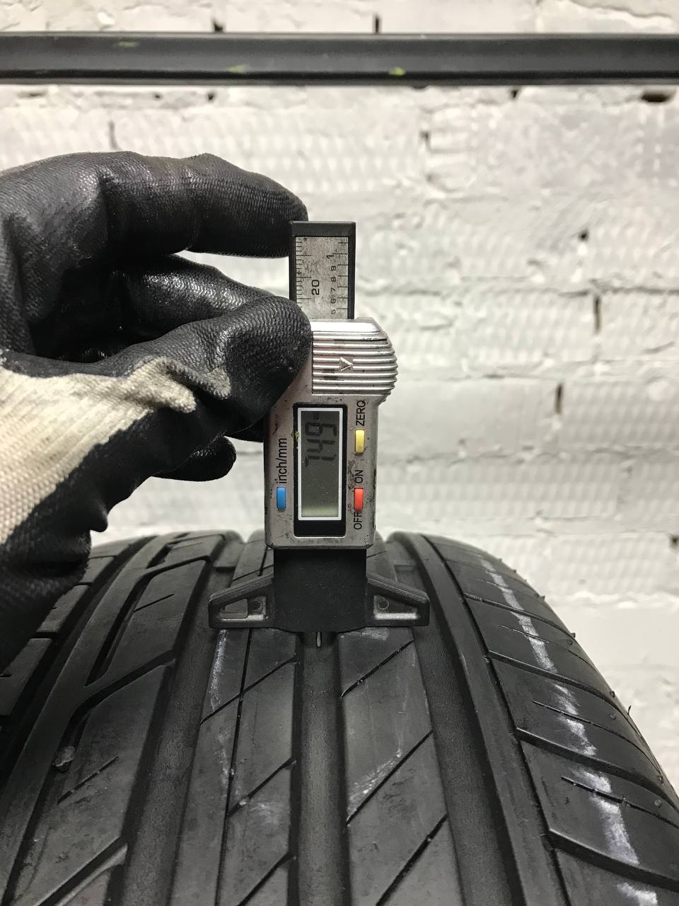 215/60 R17 Bridgestone Turanza T001