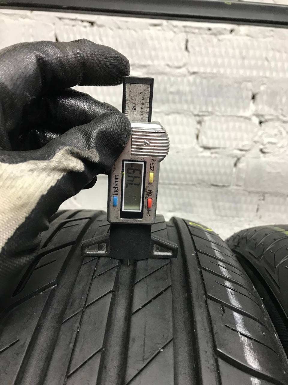 215/60 R17 Bridgestone Turanza T001