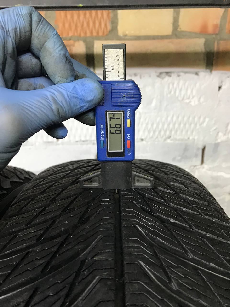 215/65 R17 Michelin Pilot Alpin 5