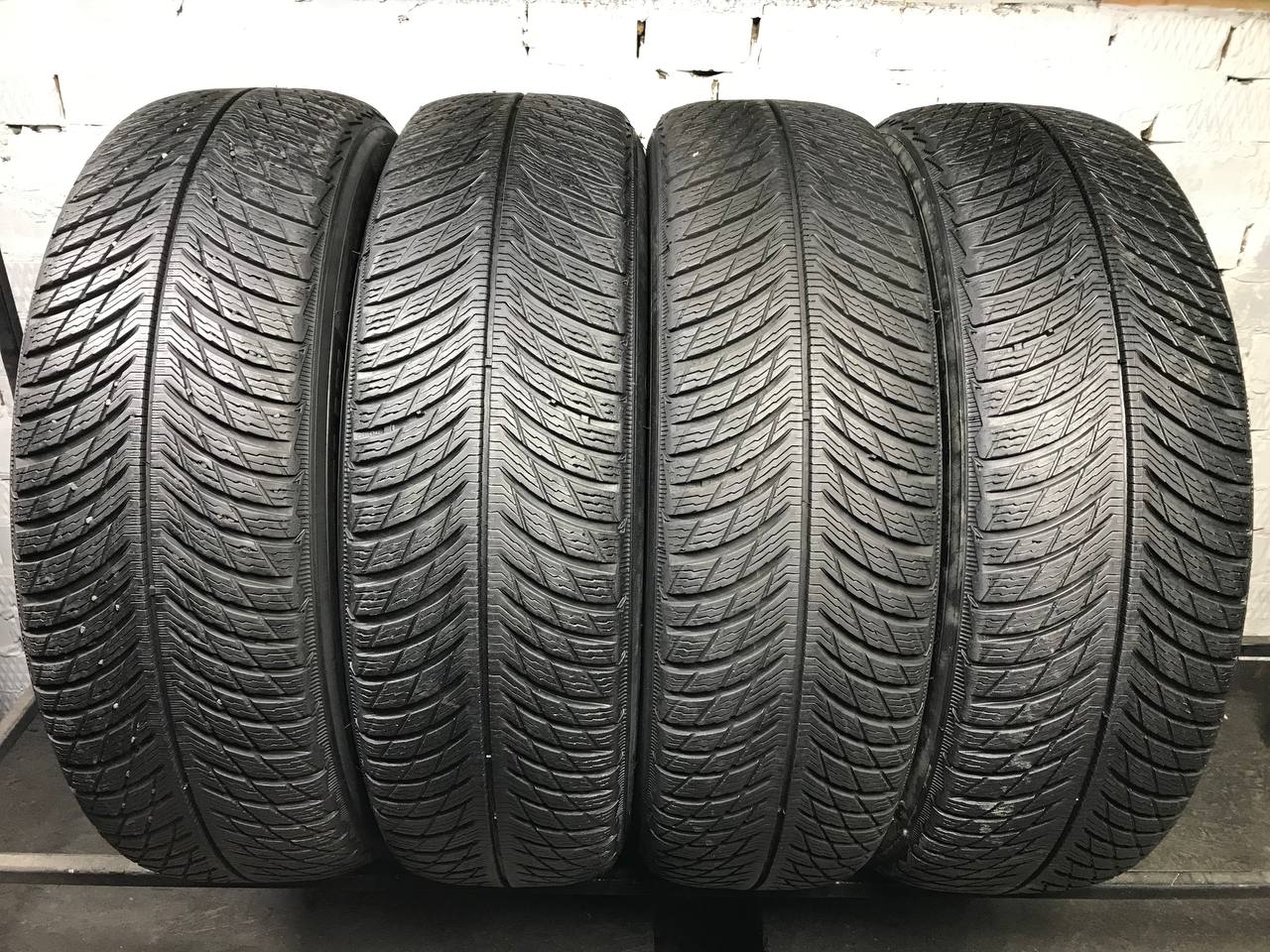 215/65 R17 Michelin Pilot Alpin 5