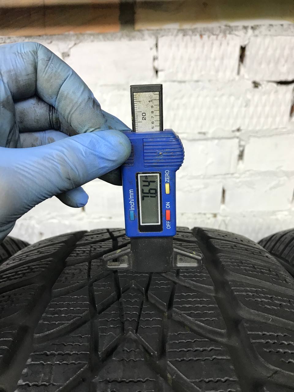 225/45 R17 Dunlop SP Winter Sport 4D