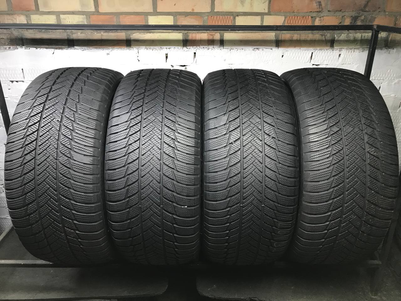 265/50 R19 Bridgestone Blizzak LM001