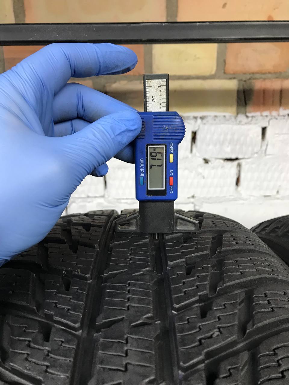 235/55 R18 Nokian WR SUV 3