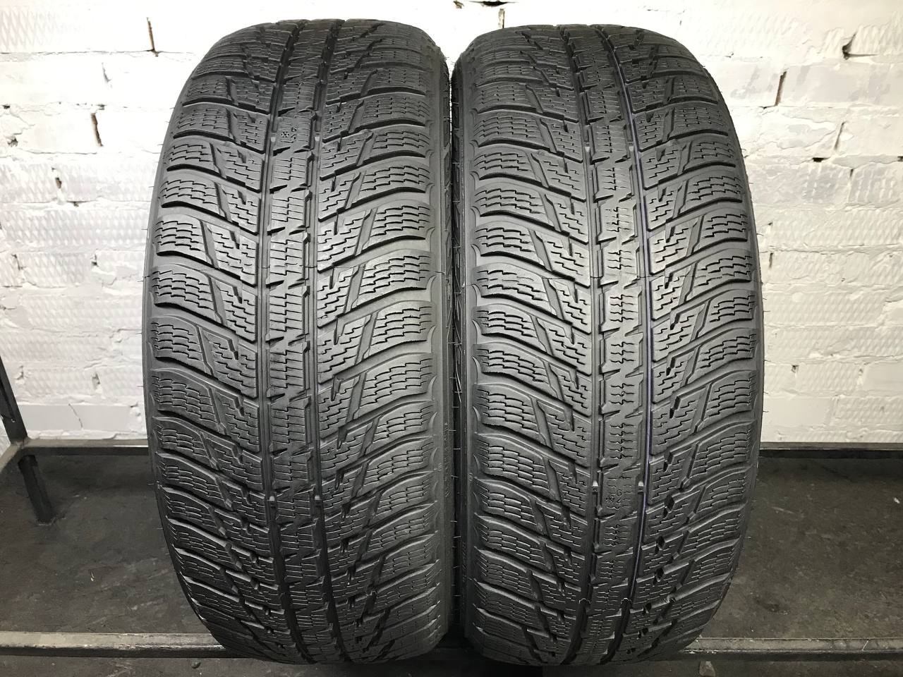 235/55 R18 Nokian WR SUV 3