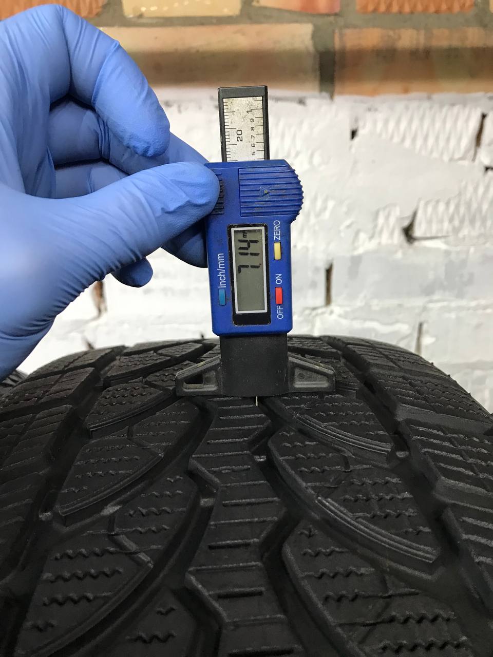 225/50 R17 Bridgestone Blizzak LM32