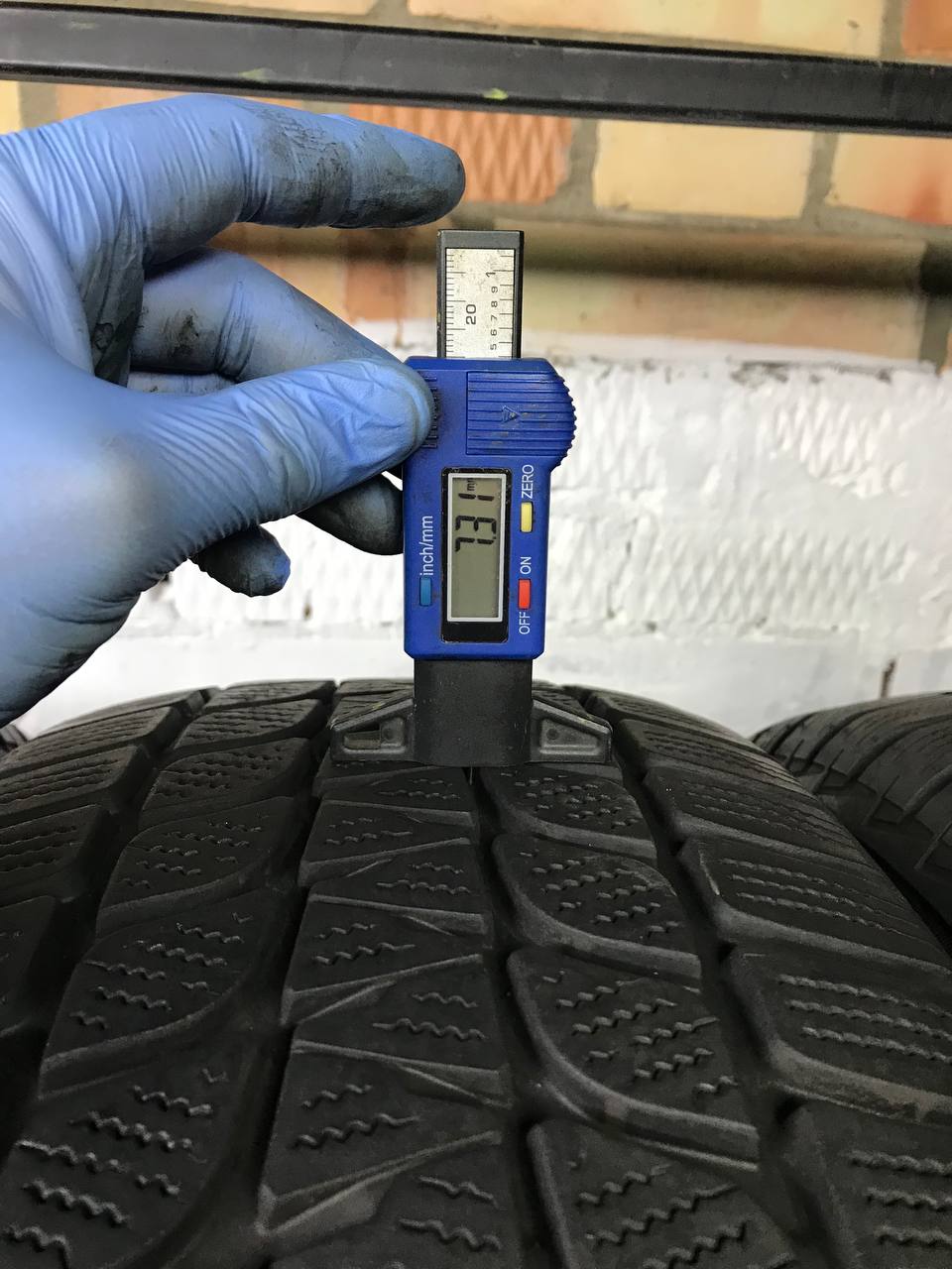235/60 R17 Bridgestone Blizzak LM25  4x4