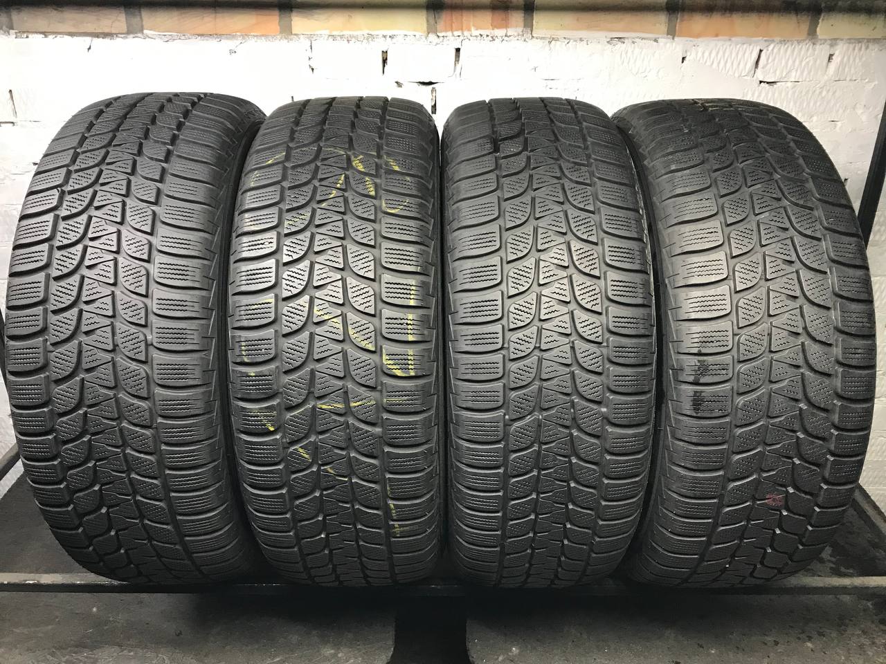 235/60 R17 Bridgestone Blizzak LM25  4x4
