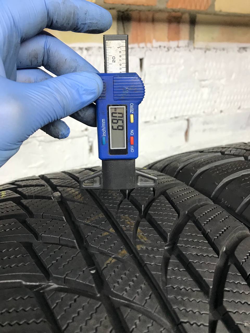205/60 R17 Bridgestone Blizzak LM001