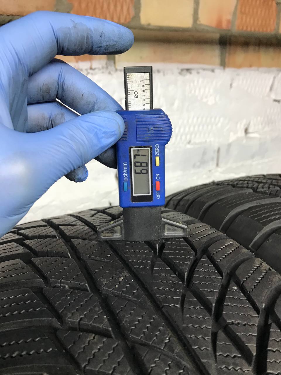 205/60 R17 Bridgestone Blizzak LM001