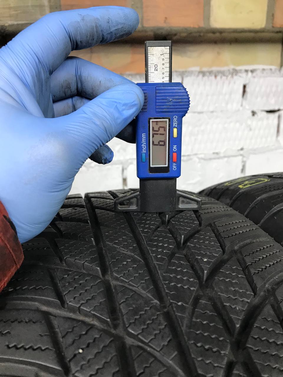 205/60 R17 Bridgestone Blizzak LM001