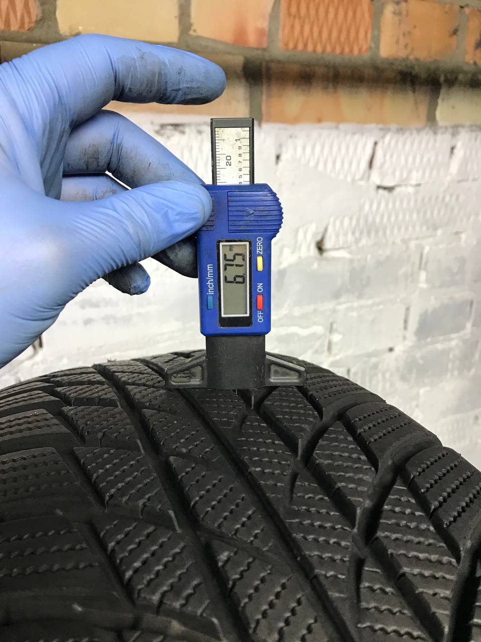 205/60 R17 Bridgestone Blizzak LM001