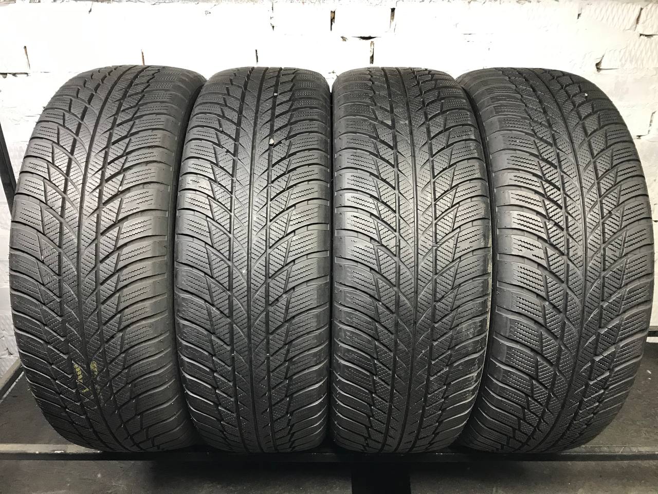 205/60 R17 Bridgestone Blizzak LM001